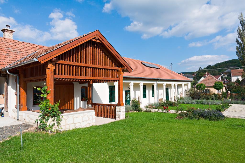 Barta Pince Vendégház Mád Esterno foto